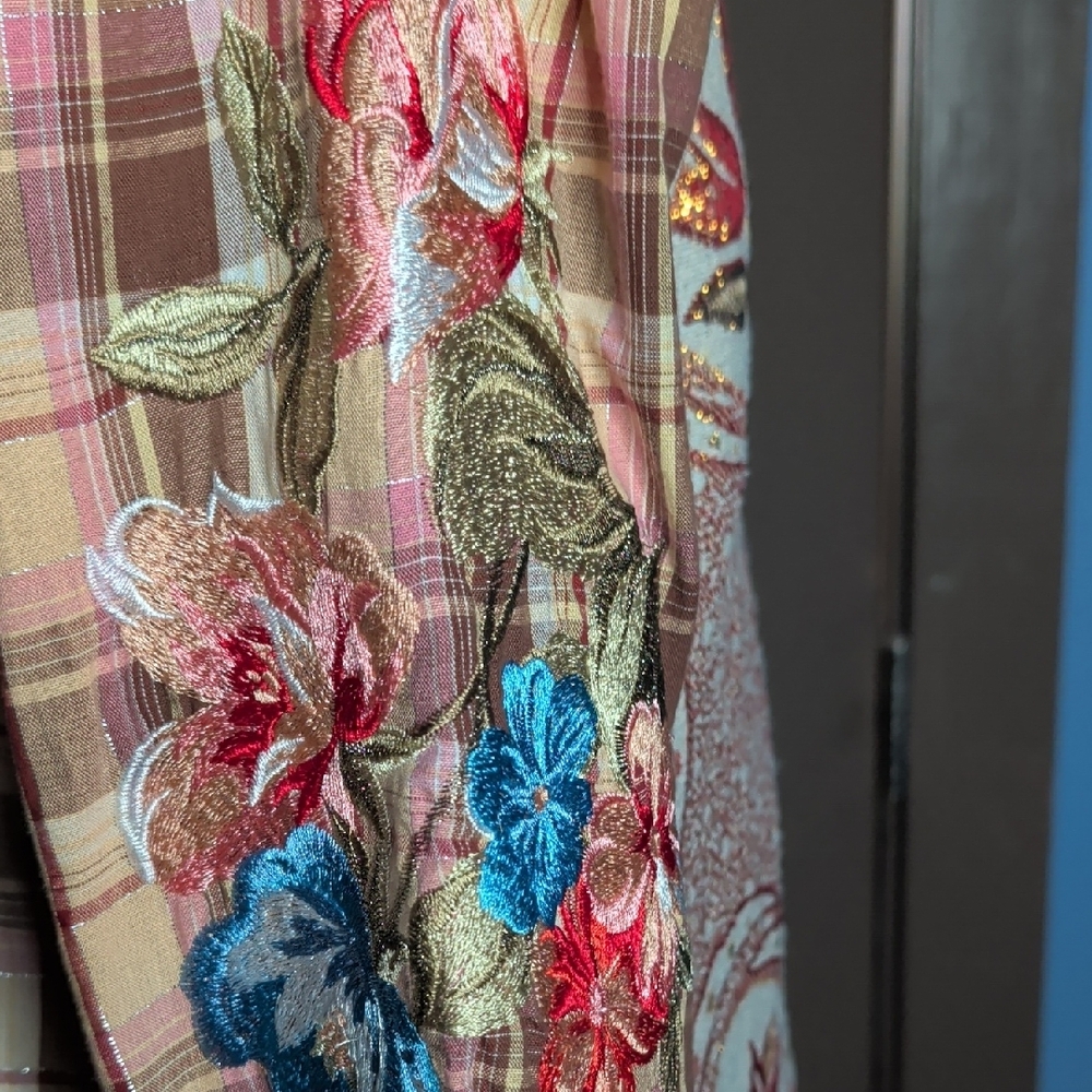 Plaid Shirt with Floral Sleeve Embroidery - Picture 5 of 9